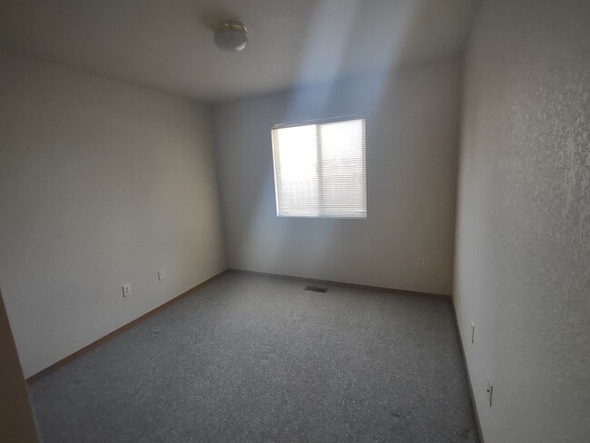 Building Photo - ALL PROSPECTIVE TENANTS MUST SUBMIT A $58 NON-REFUNDABLE APPLICATION FEE PER APPLICANT ONLINE AND...