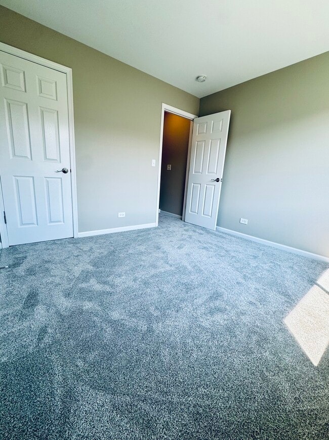 Building Photo - 404 N Patriot Dr