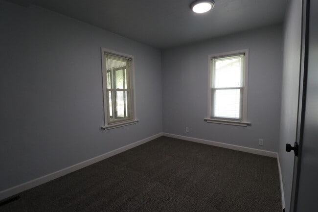 Building Photo - 855 Langlade Ave
