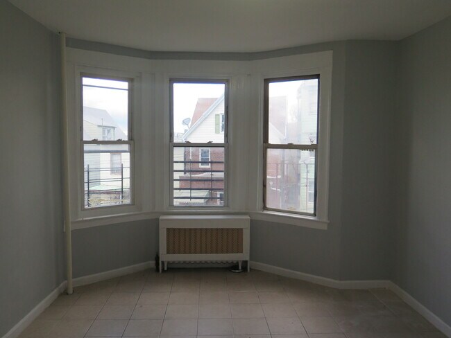Primary Photo - 39 E 4th St