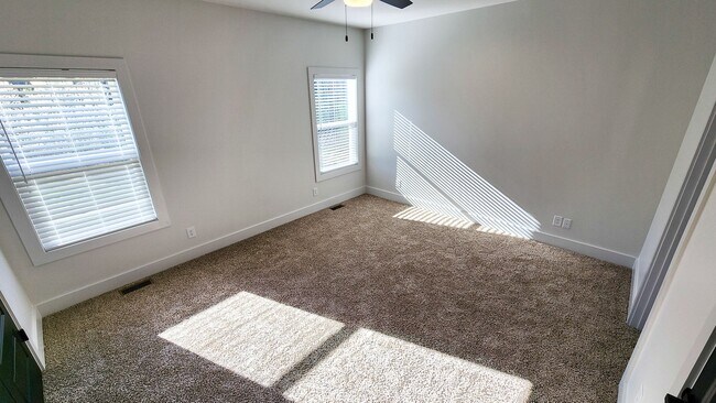 Building Photo - High-End Touches & Flexible Space in a Bea...