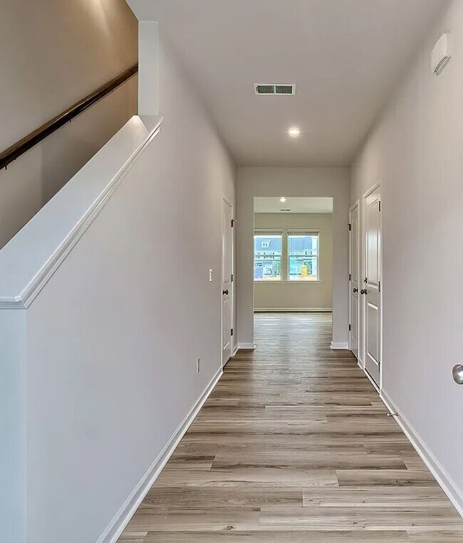 Building Photo - Spacious 3-Bed, 2.5-Bath End Unit Townhome