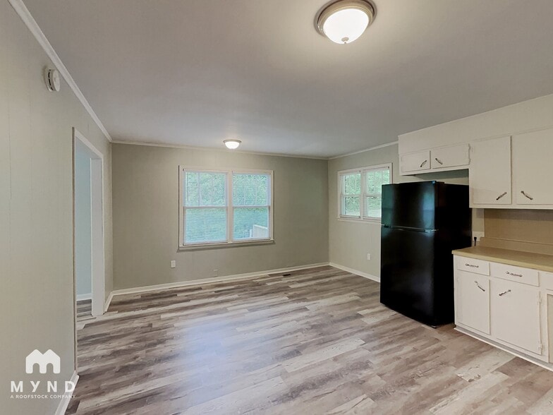 Building Photo - 1445 Echols Dr