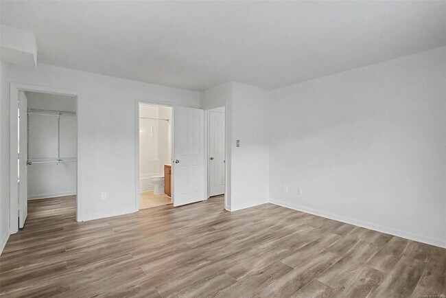Building Photo - 285 Merrimac Trail