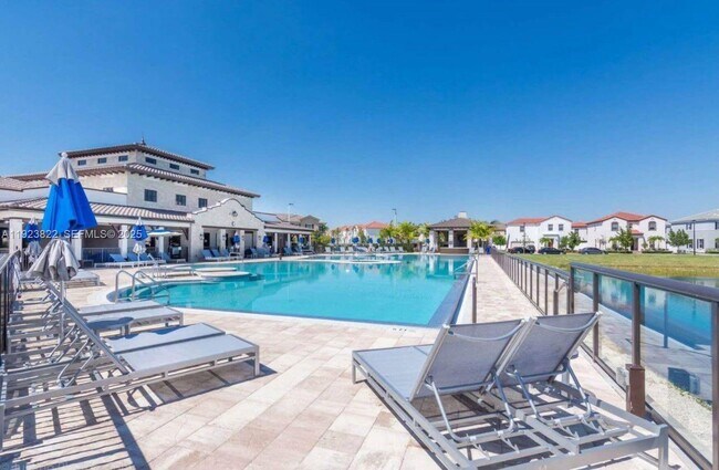 Building Photo - 9401 SW 172nd Ave