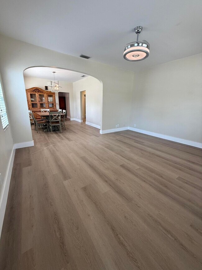 Building Photo - 509 Plymouth Rd