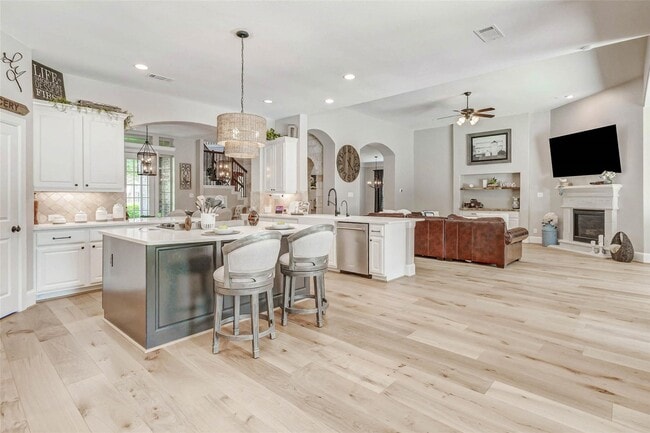 Building Photo - 5323 Lake Hill Farm Way