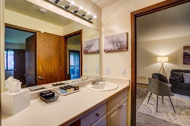 Building Photo - 3914 S Tara Hill Dr