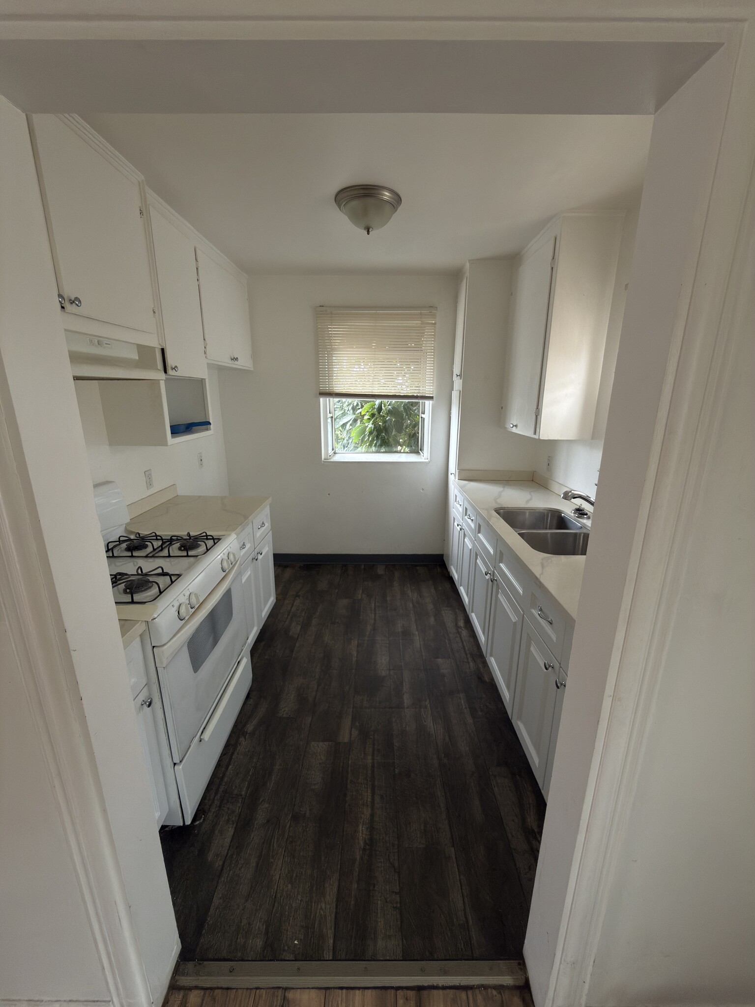 Building Photo - 820 W Imperial Hwy