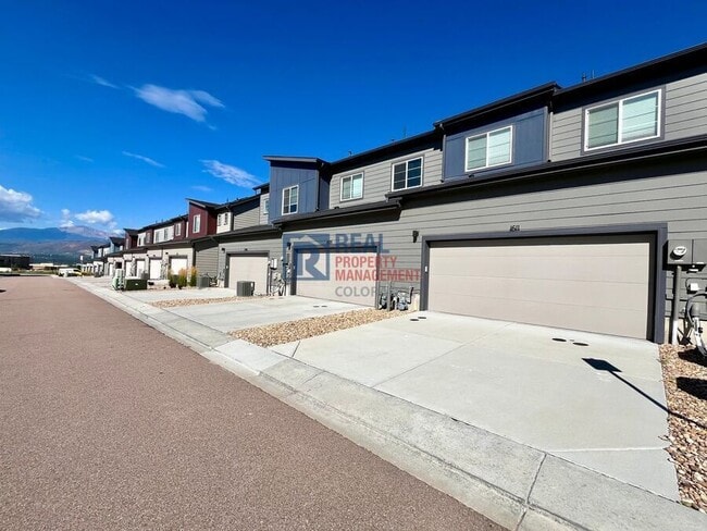 Building Photo - 1611 Spring Water Pt