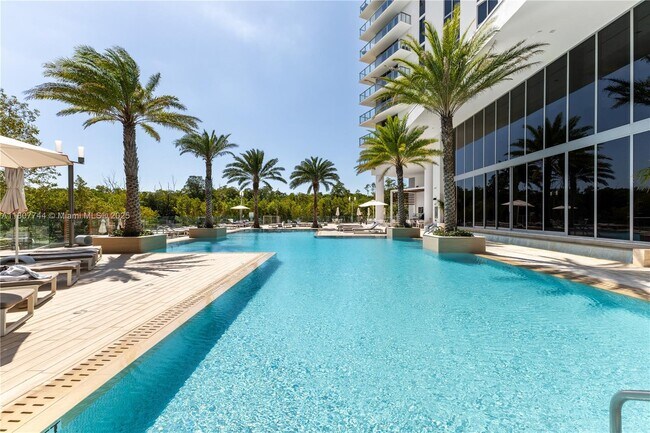 Building Photo - 16385 Biscayne Blvd