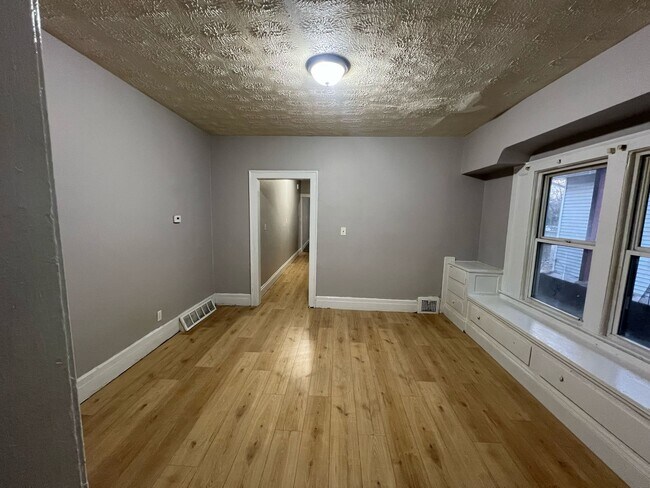 Building Photo - 3362 E 145th St