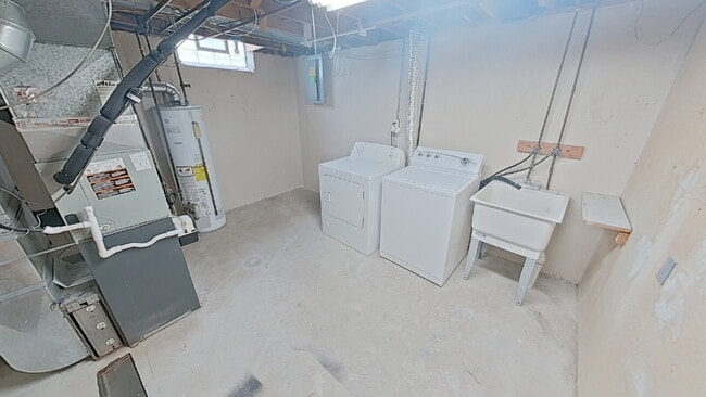 Building Photo - 13806 Hartill Ave