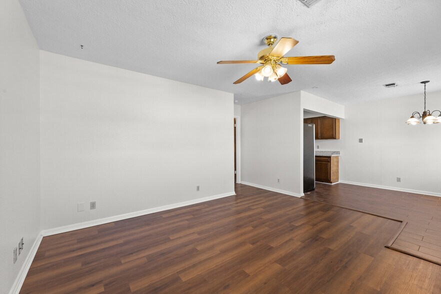 Building Photo - 717 Cedar Bayou Rd