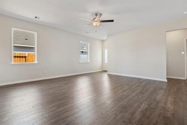 Building Photo - 16437 Blossom Grv Dr