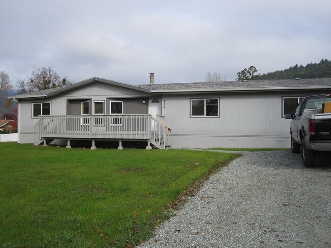 Building Photo - 261 Crest Dr