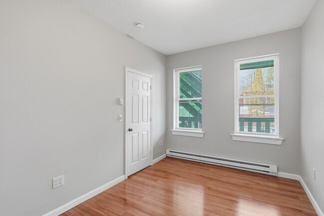 Building Photo - 194 Lyman St