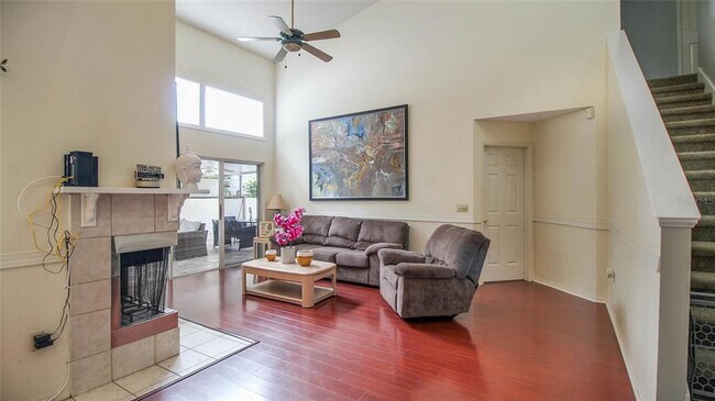 Building Photo - 913 Red Dandy Dr