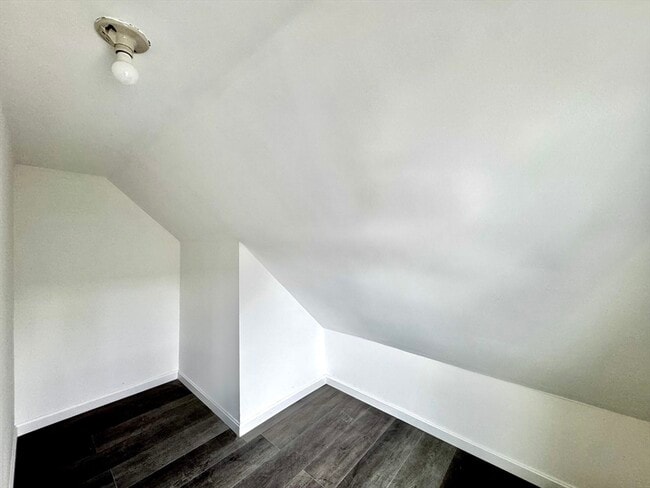 Building Photo - 98 Safford St