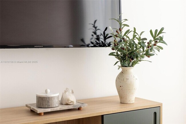 Building Photo - 159 NE 6th St