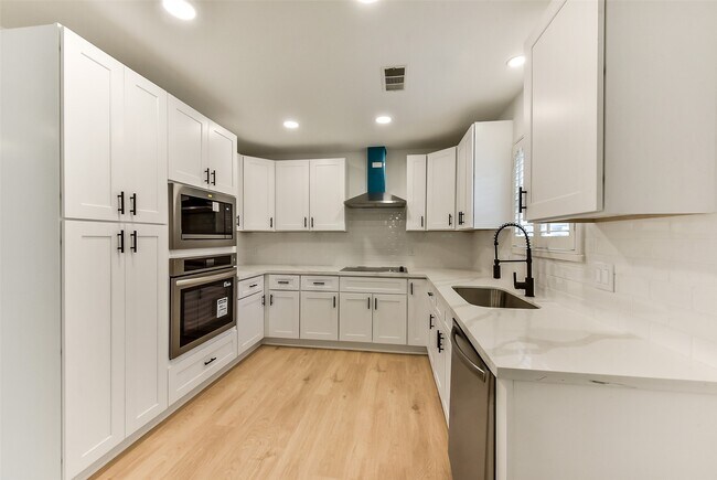 Building Photo - 5946 Valkeith Dr