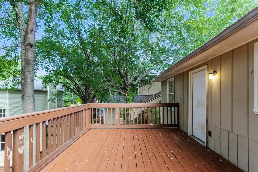 Building Photo - 1233 Willow Creek Pl