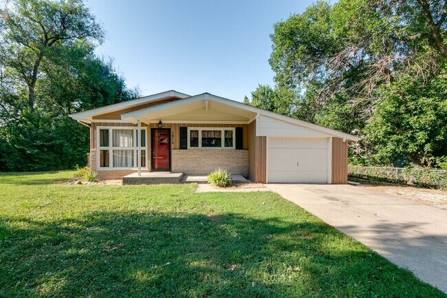 Building Photo - 1816 Elaine Dr