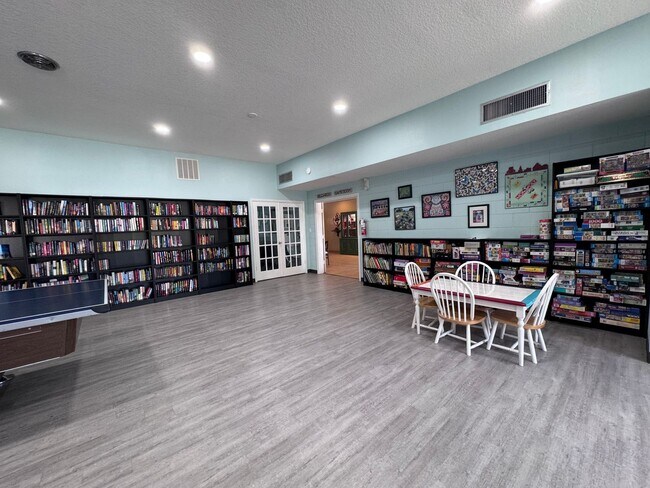 Building Photo - 152 Carolwood Blvd