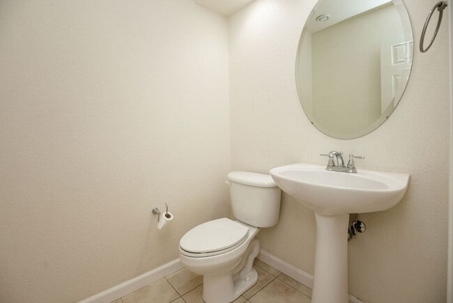Building Photo - 4040 Plum Creek Dr