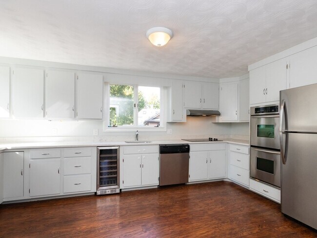 Building Photo - 65 Waldeck Rd