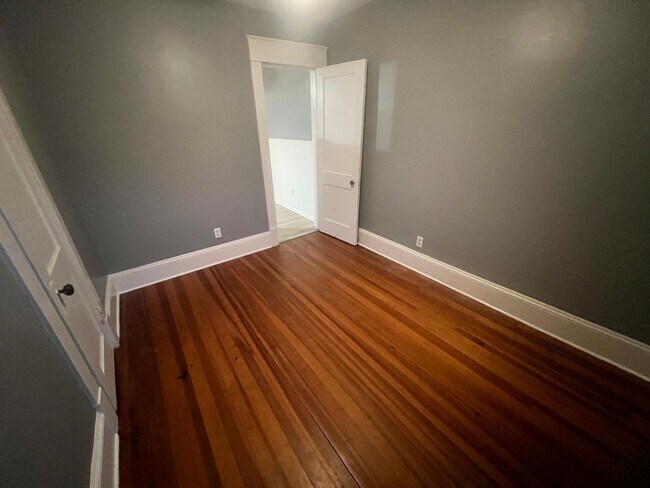 Building Photo - 30 Beverly St