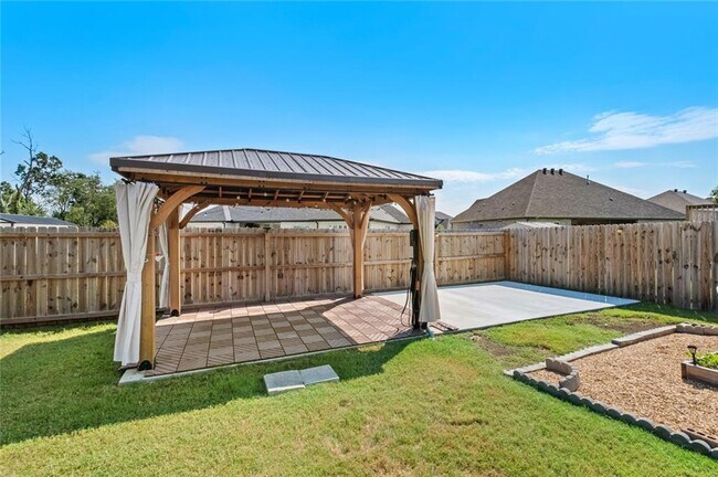 Building Photo - 230 Bequette Ln