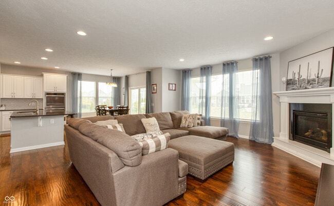 Building Photo - 2473 Commons Ct