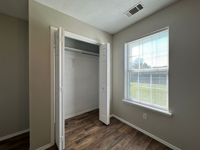 Building Photo - 1707 Plumbark Dr