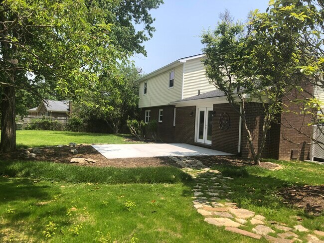Building Photo - 3900 Sundart Dr