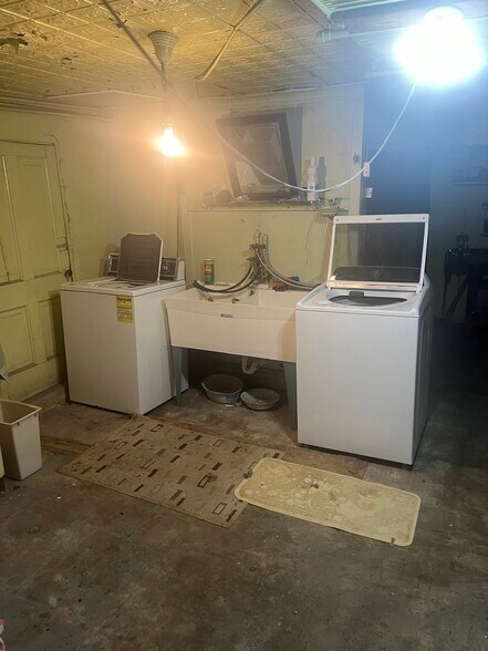 Building Photo - 2345 W 24th Pl