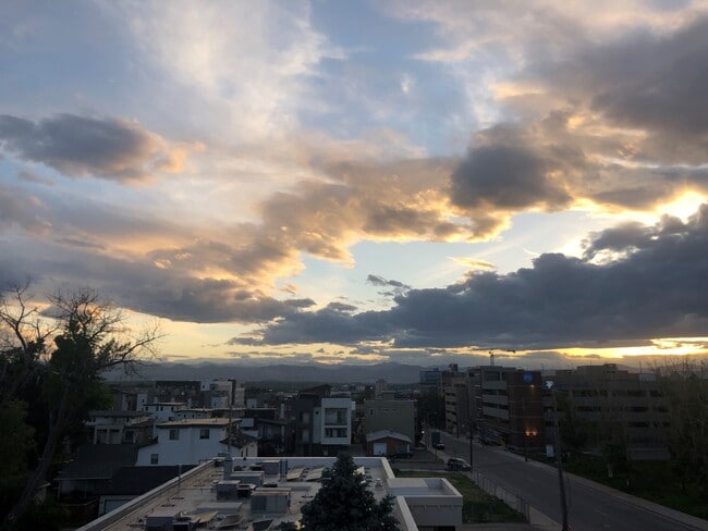 Building Photo - 3500 S Corona St