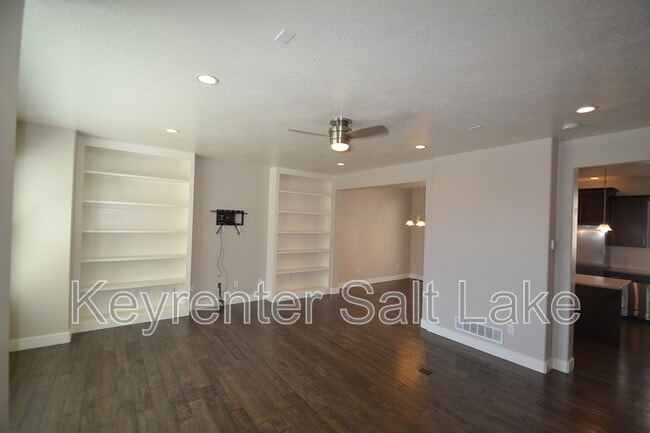 Building Photo - 11373 S Oakmond Rd