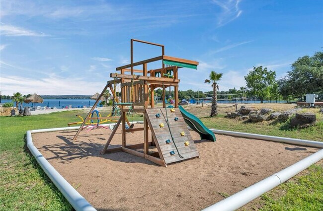 Building Photo - 604 Highcrest Dr