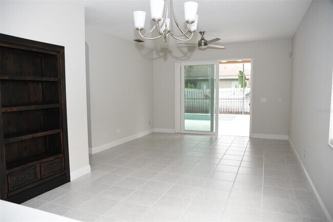 Building Photo - 4943 Solimartin Dr