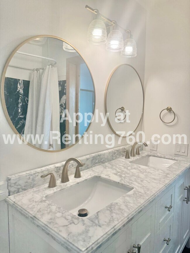 Building Photo - Stylish 3-Bedroom Home with Fenced Yard, S...