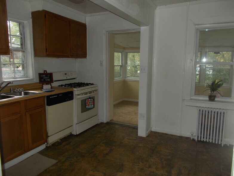 Building Photo - 3731 Saint Margaret St