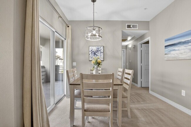 Building Photo - 7401 W Arrowhead Clubhouse Dr