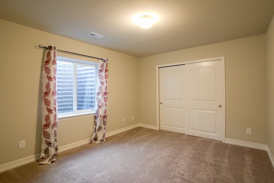 Building Photo - 9792 Fairway Glen Dr