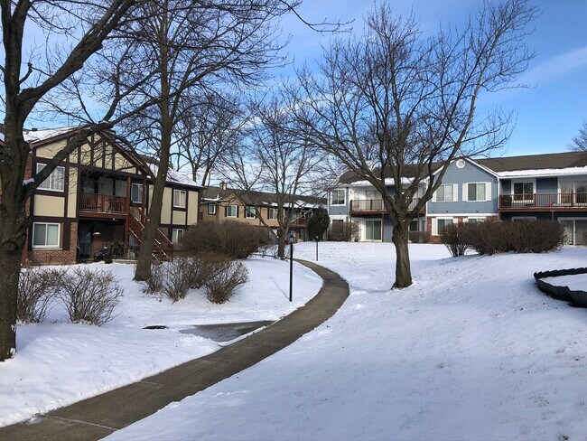 Building Photo - 412 Sandhurst Cir