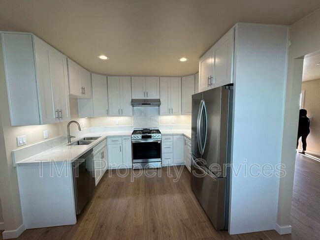 Building Photo - 1339 Newport Ave