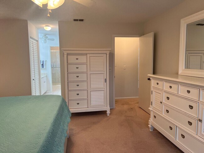 Building Photo - 2bd/2ba Townhome