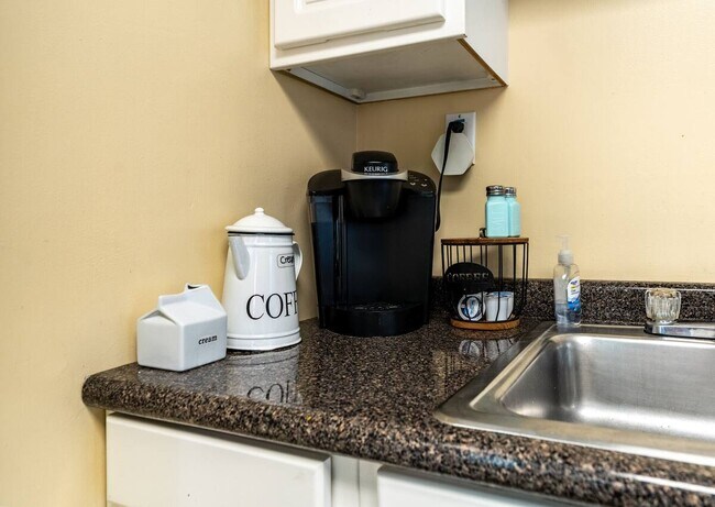 Building Photo - 1017 S Shore Dr