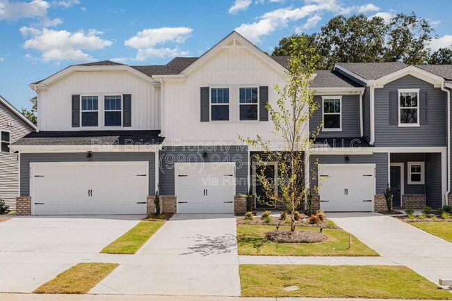 Building Photo - 4135 Smt Wds Dr