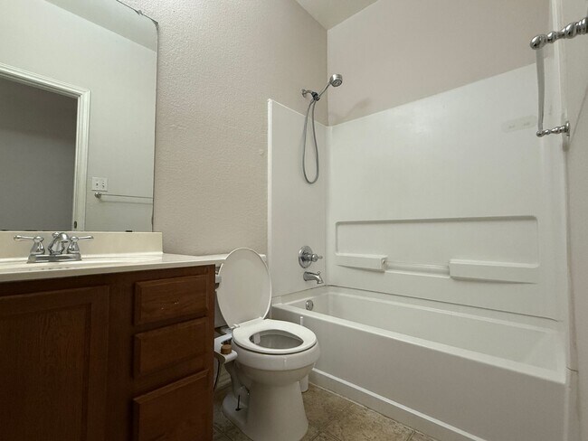 Building Photo - 1722 E Mesa Park Dr